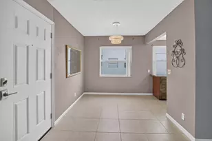 701 Burgundy O, Delray Beach, FL 33484 - Photo 4