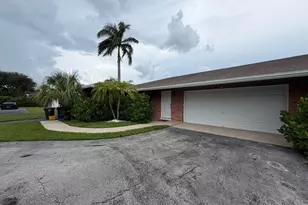 498 W Conference Dr, Boca Raton, FL 33486 - Photo 22