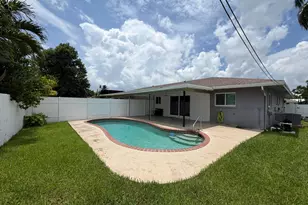 498 W Conference Dr, Boca Raton, FL 33486 - Photo 20