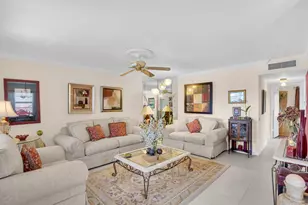 810 Burgundy Q, Delray Beach, FL 33484 - Photo 4