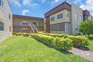 810 Burgundy Q, Delray Beach, FL 33484 - Photo 2