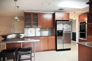 202 SW Crescent Ave, Port Saint Lucie, FL 34984 - Photo 2