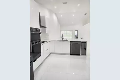 9020 NW 60th Street, Tamarac, FL 33321 - Photo 4