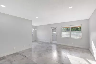 121 Bedford E, West Palm Beach, FL 33417 - Photo 4
