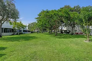 552 NW 208th Terrace, Pembroke Pines, FL 33029 - Photo 16