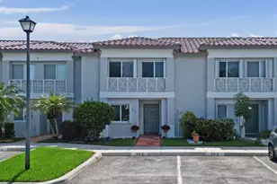 552 NW 208th Terrace, Pembroke Pines, FL 33029 - Photo 2