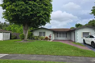 939 Hibiscus Dr, Royal Palm Beach, FL 33411 - Photo 1