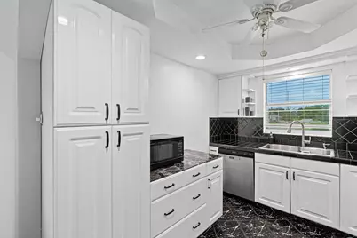 215 SW 8th Street, Boynton Beach, FL 33426 - Photo 14