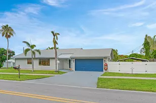 215 SW 8th St, Boynton Beach, FL 33426 - Photo 1