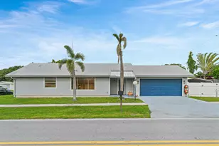 215 SW 8th St, Boynton Beach, FL 33426 - Photo 2