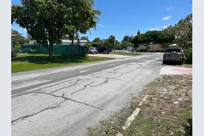 806 NW 1st Street, Boynton Beach, FL 33435 - Photo 2