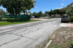 806 NW 1st St, Boynton Beach, FL 33435 - Photo 2