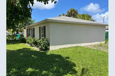 806 NW 1st Street, Boynton Beach, FL 33435 - Photo 1