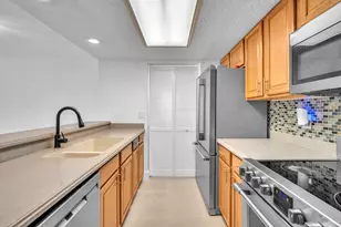 12359 NW 11th Ct, Pembroke Pines, FL 33026 - Photo 8