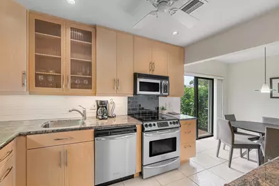 27 Stratford Lane W #D, Boynton Beach, FL 33436 - Photo 8