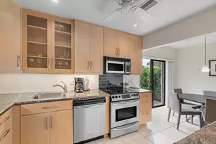 27 Stratford Ln W, Boynton Beach, FL 33436 - Photo 8