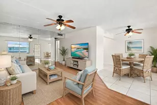 54 Newport Ct, Deerfield Beach, FL 33442 - Photo 2