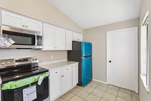 126 Garden Cove Ct, Orlando, FL 32835 - Photo 4