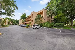 8400 Lagos De Campo Blvd, Tamarac, FL 33321 - Photo 20