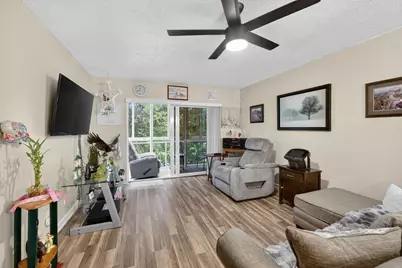 8400 Lagos De Campo Boulevard #303, Tamarac, FL 33321 - Photo 4