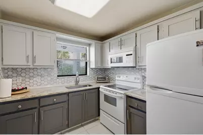 4640 Lucerne Lakes Boulevard W #404, Lake Worth, FL 33467 - Photo 4