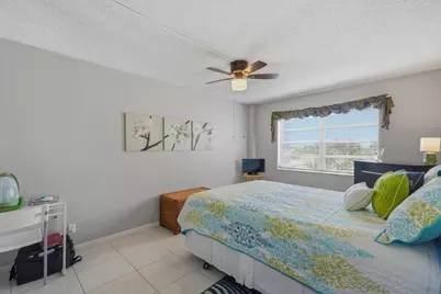 4640 Lucerne Lakes Boulevard W #404, Lake Worth, FL 33467 - Photo 14