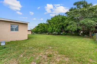 1810 N 16th Court, Fort Pierce, FL 34950 - Photo 4