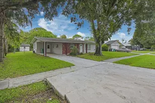 2907 Sherwood Ln, Fort Pierce, FL 34982 - Photo 2
