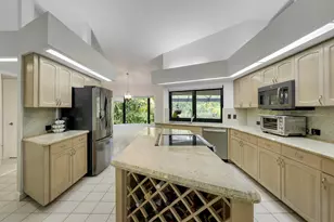 11 Alnwick Rd, Palm Beach Gardens, FL 33418 - Photo 4