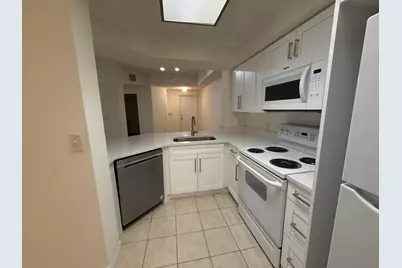 3020 Alcazar Place #303, Palm Beach Gardens, FL 33410 - Photo 4