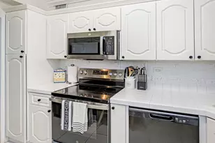 5601 Collins Ave, Miami Beach, FL 33140 - Photo 10