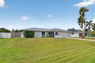 825 SE Starflower Ave, Port Saint Lucie, FL 34983 - Photo 2
