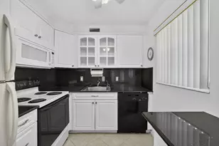 100 Sheffield E, West Palm Beach, FL 33417 - Photo 8