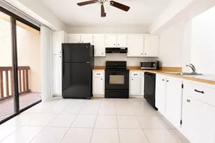 206 Lakeview Dr E, Royal Palm Beach, FL 33411 - Photo 4