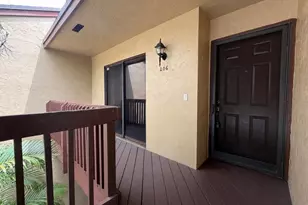 206 Lakeview Dr E, Royal Palm Beach, FL 33411 - Photo 1