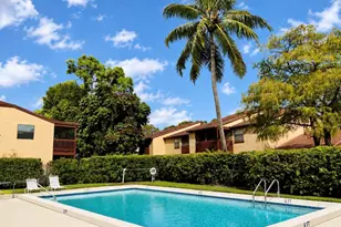 206 Lakeview Dr E, Royal Palm Beach, FL 33411 - Photo 4