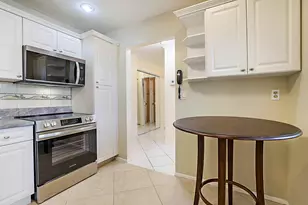 152 Lake Anne Dr, West Palm Beach, FL 33411 - Photo 8