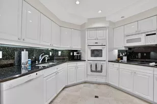 20290 Fairway Oaks Dr, Boca Raton, FL 33434 - Photo 4
