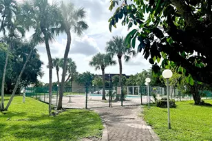 443 NE 195th St, Miami, FL 33179 - Photo 32