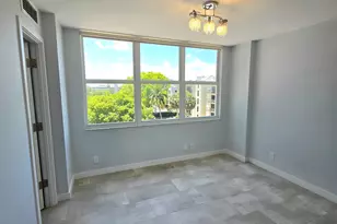 137 Golden Isles Dr, Hallandale Beach, FL 33009 - Photo 24