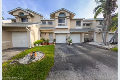 2047 Discovery Circle E, Deerfield Beach, FL 33442 - Photo 1