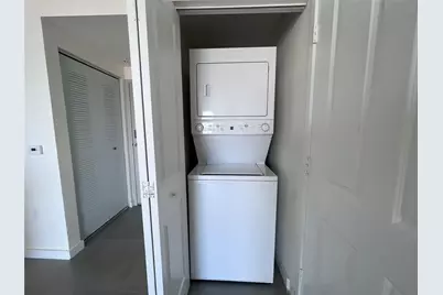 729 NW 2 Street #605, Miami, FL 33128 - Photo 4