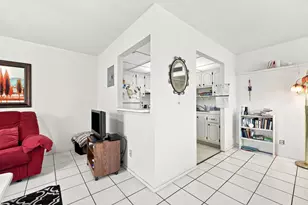 91 Flanders B, Delray Beach, FL 33484 - Photo 14