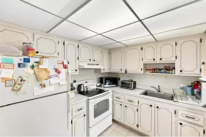 91 Flanders B, Delray Beach, FL 33484 - Photo 16