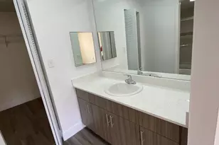18335 NW 68th Ave, Hialeah, FL 33015 - Photo 8