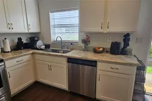 1129 NW 41st Ln, Lauderhill, FL 33313 - Photo 8