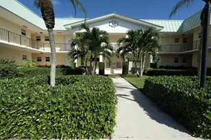 32 Colonial Club Dr, Boynton Beach, FL 33435 - Photo 1
