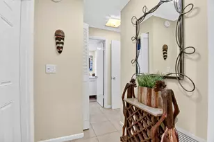 32 Colonial Club Dr, Boynton Beach, FL 33435 - Photo 2