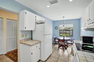 19 Stratford Dr E, Boynton Beach, FL 33436 - Photo 4