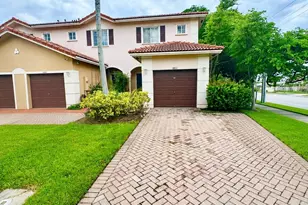 8851 N Isles Cir, Tamarac, FL 33321 - Photo 12